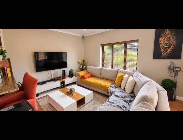 2 BEDROOM TOWNHOUSE FOR SALE IN MONAVONI